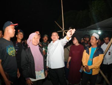 Malam kedua pemantauan, Wali Kota Appi sisir lorong-lorong di Kandea, Kecamatan Tallo, Rabu malam (24/9/2025). (Foto: Ist)