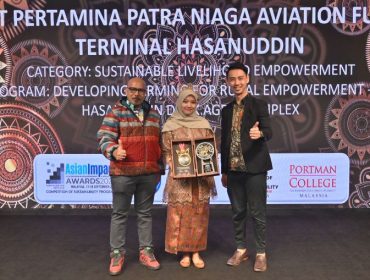 Pertamina Patra Niaga Regional Sulawesi meraih dua Platinum Award atas program unggulan di bidang CSR pada ajang Asian Impact Award 2025. (Foto: Ist)