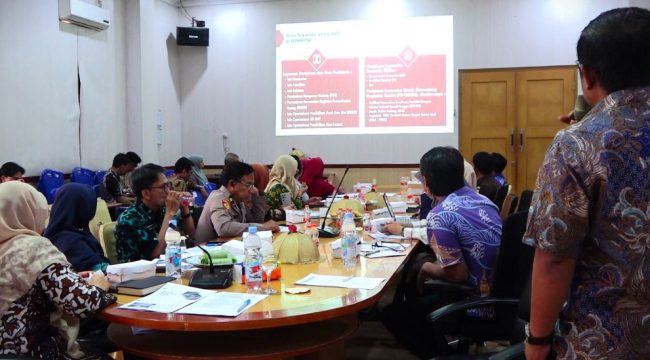 Suasana pelaksanaan Forum Komunikasi Masyarakat yang digelar DPMPTSP Pangkep untuk evaluasi layanan MPP. (Foto: Ist)