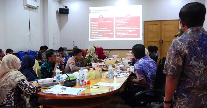 
					Suasana pelaksanaan Forum Komunikasi Masyarakat yang digelar DPMPTSP Pangkep untuk evaluasi layanan MPP. (Foto: Ist)