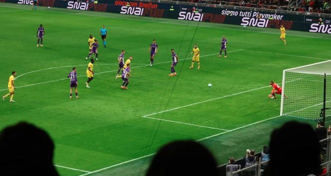
					Rafa Leao melepaskan tendangan keras yang membobol gawang De Gea dalam laga AC Milan vs Fiorentina di San Siro. (Foto: Getty Image/acmilan)