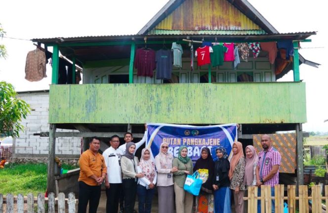 Jajaran Rutan Kelas IIB Pangkep menyalurkan bantuan sembako kepada warga sekitar sebagai bentuk kepedulian sosial. (Foto: Ist)