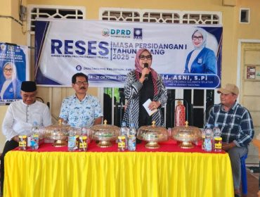 Legislator Sulsel Hj. Asni menyerap aspirasi masyarakat Desa Lamunre, Kecamatan Belopa, Kabupaten Luwu, dalam kegiatan reses DPRD Sulsel. (Foto: Ist)