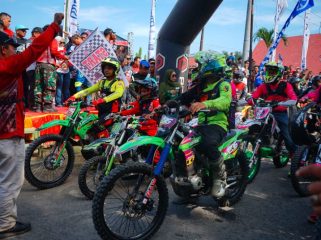 Sebanyak 2.502 peserta dari berbagai daerah meriahkan Trail Troff Hasanuddin 2025 di Alun-alun Kota Takalar. (Foto: Ist)