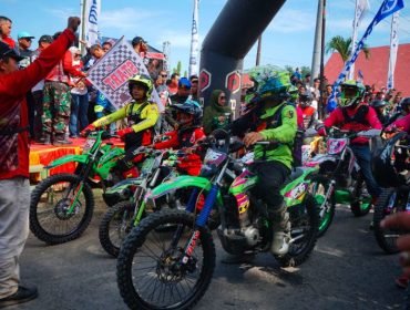 Sebanyak 2.502 peserta dari berbagai daerah meriahkan Trail Troff Hasanuddin 2025 di Alun-alun Kota Takalar. (Foto: Ist)